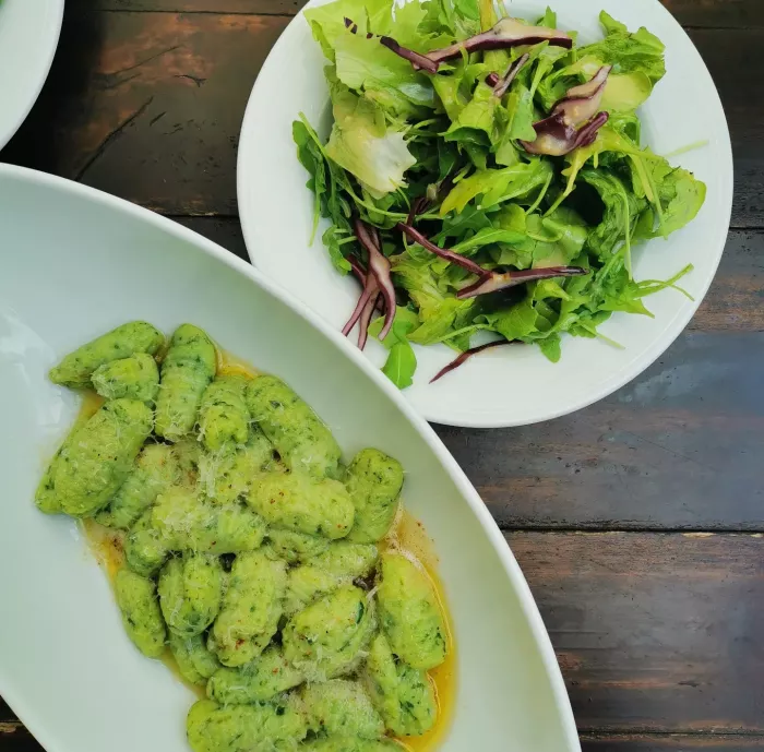 Bärlauchgnocchi mit grünem Salat am Weichtalhaus (Hirschwang an der Rax, NÖ) (c) NFI