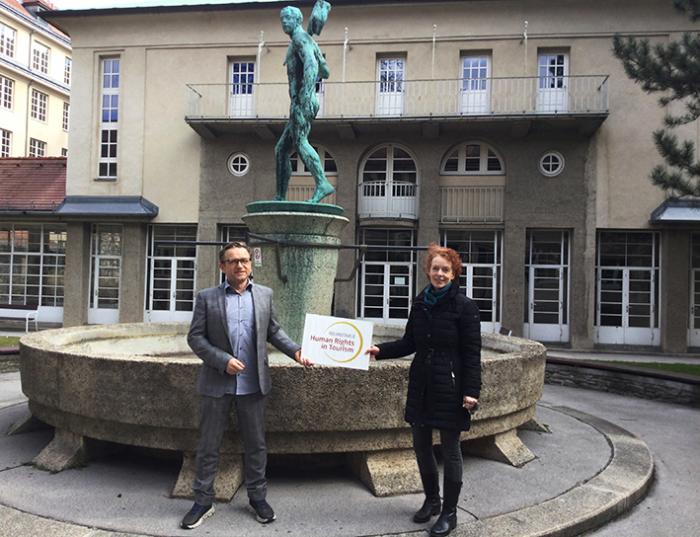 Günter Moser (school principle of the Vocational School for Commerce and Travel in Vienna / Berufsschule für Handel und Reisen) and Cornelia Kühhas (respect_NFI) (Photo: respect_NFI)