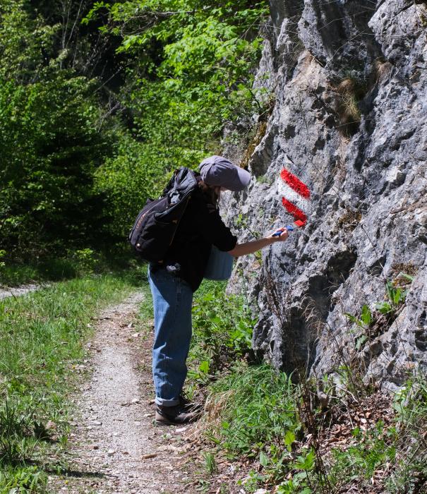 Eine Teilnehmerin der Local Events beim Markieren - TRAILS Project Eine Teilnehmerin der Local Events beim Markieren