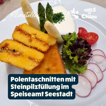 Polentaschnitten mit Steinpilzfüllung und Spargel