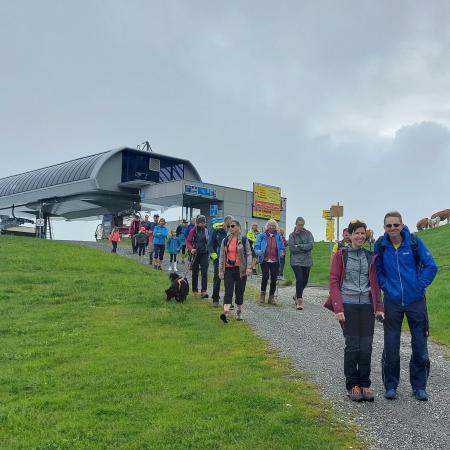 Wanderstart bei der Seilbahn (c) Ernst Schützinger