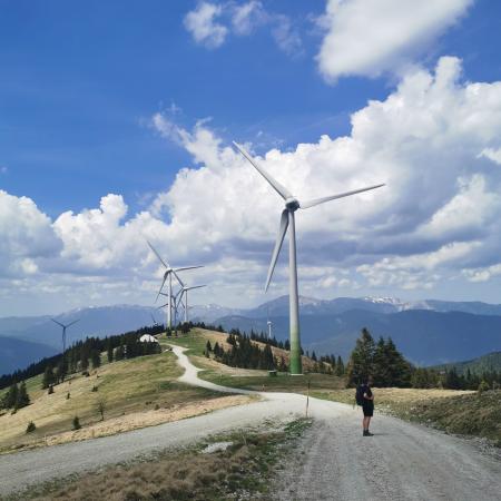 Wandern durch den Windpark auf der Amundsenhöhe