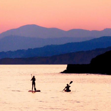 © Delphine Frechet: Six-Fours-les Plages; returning from a sporty outing with friends, swayed by the serenity of an end of day at the seaside.