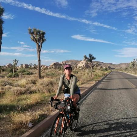 © Tiphaine Claveau: Joshua Tree Nationalpark, USA; wir sind mit dem Fahrrad von Anchorage in Alaska in Richtung Süden aufgebrochen und hatten in unseren Satteltaschen alles dabei, um uns selbst zu versorgen.