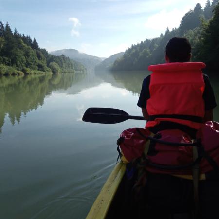 © Harald A. Friedl : Sur le « Drau-Paddelweg", 210 km de Lienz à Lavamünd en canoë, hébergement entre autres dans un camping certifié par l'Écolabel autrichien.