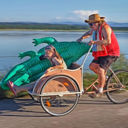 © Josef Hinterleitner: Cycling to the pool/beach.