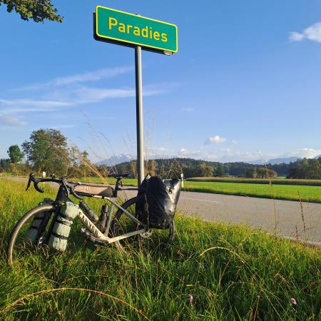 © Sabine Ebner – Von der Steiermark bis Portugal und zurück – das echte Paradies war nie ein Ort, sondern jeder Tag auf zwei Rädern.
