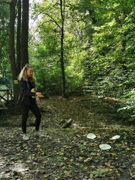 Leonie erklärt den Zusammenhang zwischen Wohlbefinden, Naturverbundenheit und Naturerfahrung